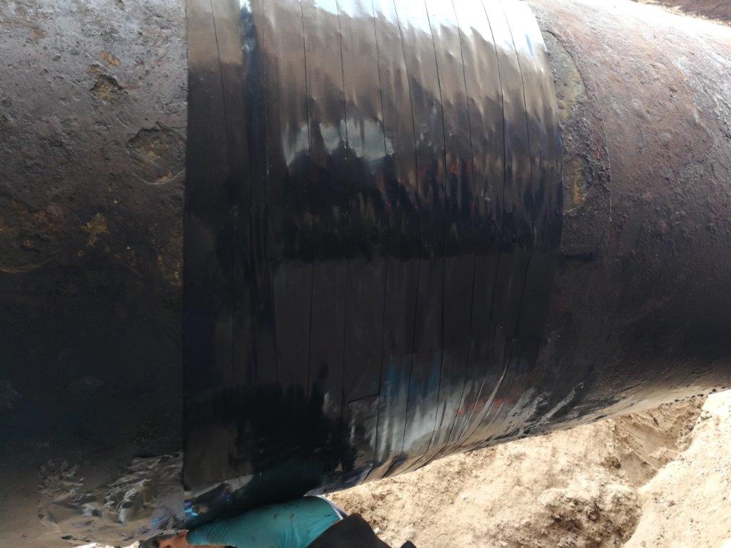 Wrap & Seal Pipe Burst applied to seal leaks on a steel pipe in an Argentina oil well