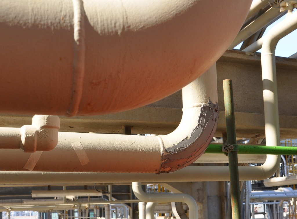 A 100mm sulphuric acid line at a petrochemical refinery in Saudi Arabia undergoing reinforcement using Industrial Metal Epoxy Paste